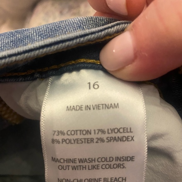 Slink distressed denim jean shorts curvy-16 - Picture 6 of 6